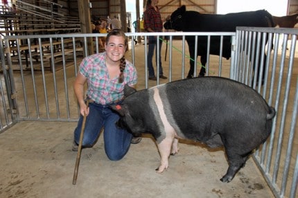 Keaton Aldrich and her pig.