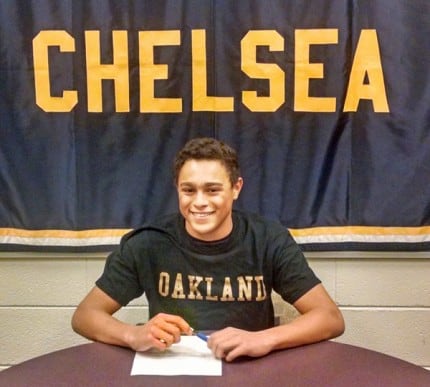 Diver Joe Smith signed a letter of intent to attend Oakland University. 