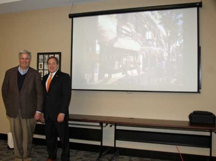 Robert Gibbs of Gibbs Planning Group and Mayor Jason Lindauer pose for a photo before a presentation about the current state of retail across the country.